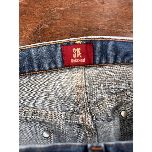 NEW Wrangler Relaxed Jeans - Picture 2 of 9